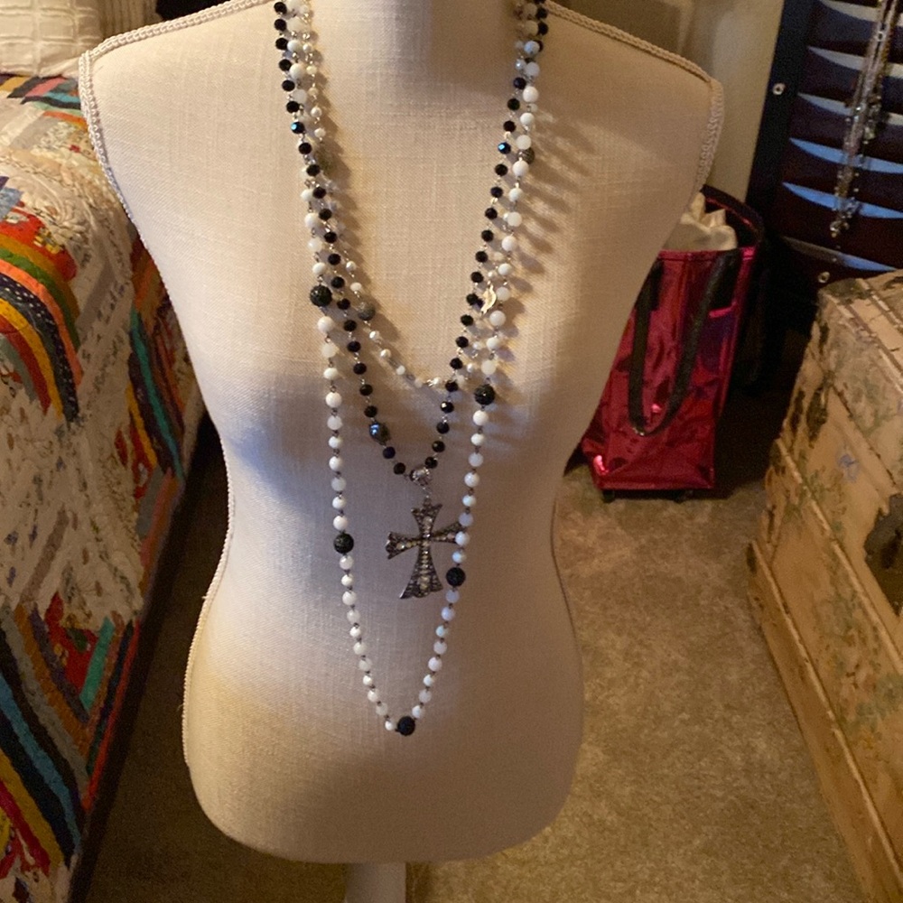 Art by Amy neutral beaded necklace with silver cross drop pendant. Bnnu
